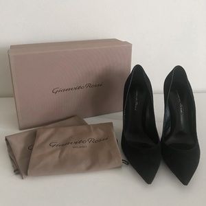 GIANVITO ROSSI Suede Point-Toe Pump